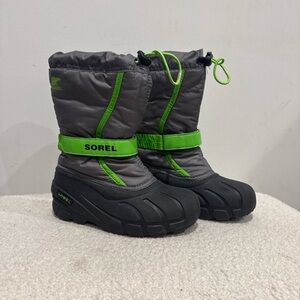Sorel Kids Flurry Winter Snow Boots Sledding Size 2 Grey/Green Extreme Warmth